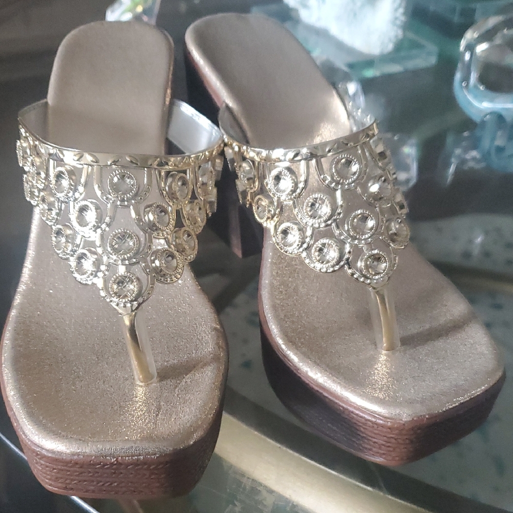 Chic Gold Women's Heeled Sandals
